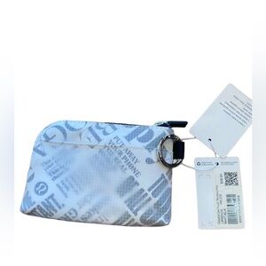 NWT Lululemon clippable card pouch